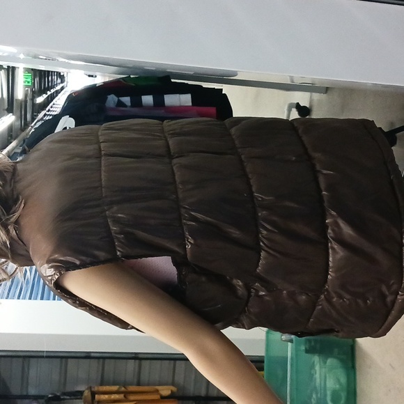 Vest - Picture 4 of 7